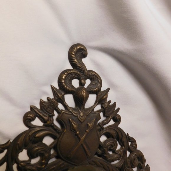 VINTAGE MEDIEVAL THEME BRASS MIRROR SWORDS AND SHIELDS DESIGN - Picture 2 of 16